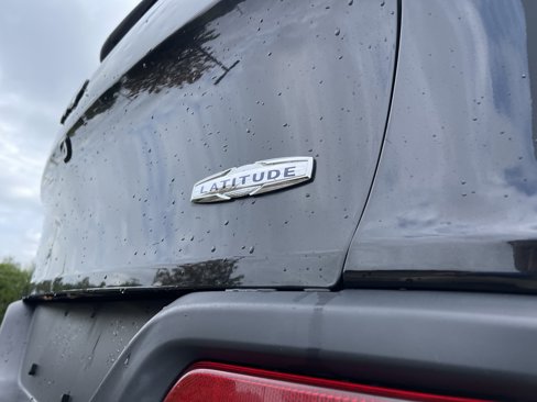 Used 2015 Jeep Cherokee Latitude w/ Comfort/Convenience Group image 12