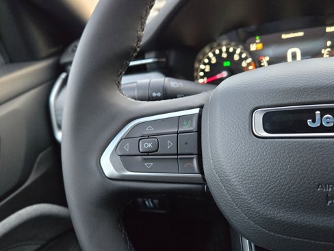 New 2025 Jeep Compass Sport image 31
