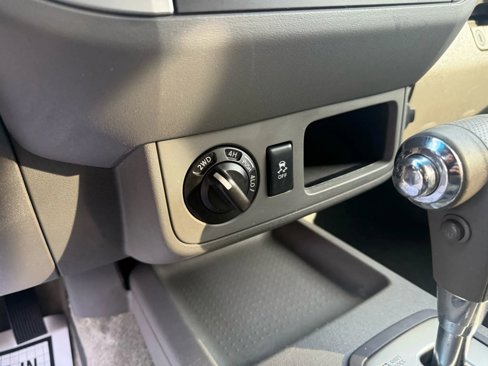 Used 2016 Nissan Frontier SV image 11