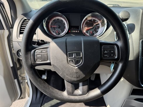 Used 2020 Dodge Grand Caravan SE w/ UConnect Hands-Free Group image 21