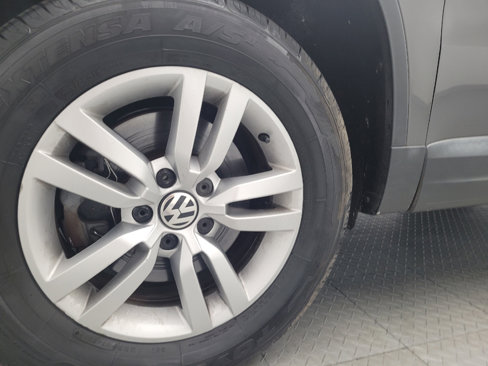 Used 2016 Volkswagen Tiguan S image 31