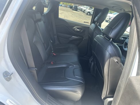 Used 2020 Jeep Cherokee Latitude Plus image 18