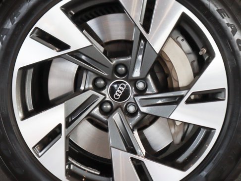 Used 2022 Audi e-tron Premium image 7