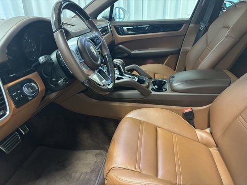 Certified 2023 Porsche Cayenne S image 5