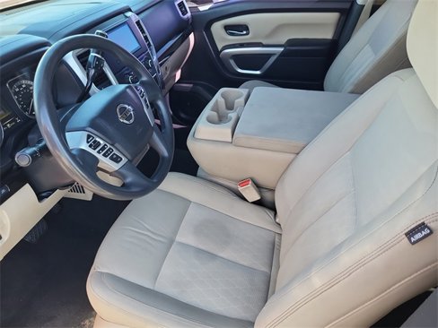 Used 2017 Nissan Titan SV image 10