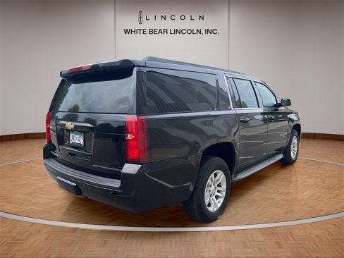 Used 2016 Chevrolet Suburban LT w/ Luxury Package image 5