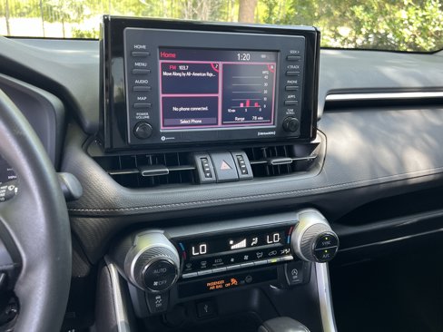 Used 2022 Toyota RAV4 XLE Premium image 21