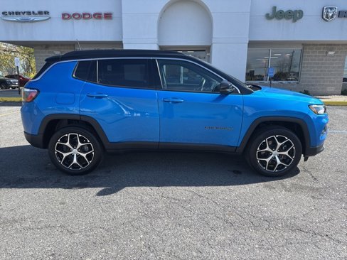 Used 2024 Jeep Compass Limited image 8
