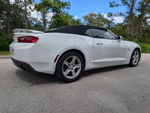 Used 2018 Chevrolet Camaro LT image 7