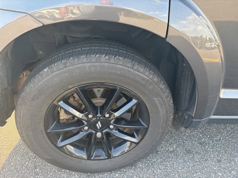 Used 2019 Dodge Journey SE image 12
