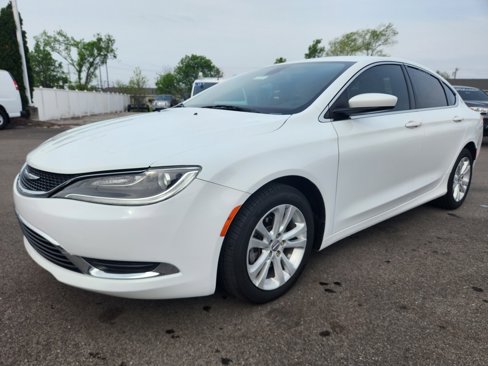 Used 2017 Chrysler 200 Limited Platinum image 4