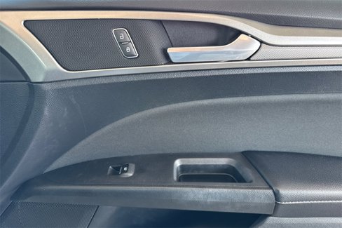 Used 2019 Ford Fusion SE image 24