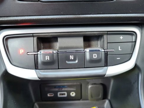 Used 2024 GMC Terrain SLT image 16