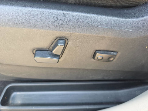 Used 2016 Chrysler Town & Country Touring w/ Driver Convenience Group image 26
