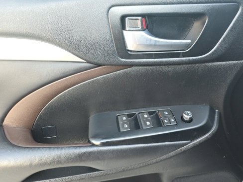 Used 2018 Toyota Highlander XLE image 13