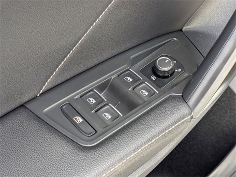 Used 2022 Volkswagen Tiguan SE image 14