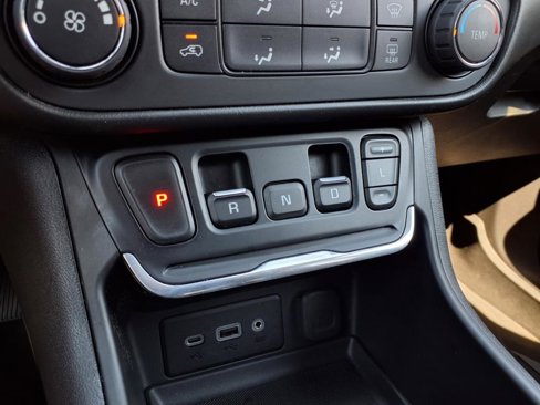 Used 2021 GMC Terrain SLE w/ Elevation Edition image 9