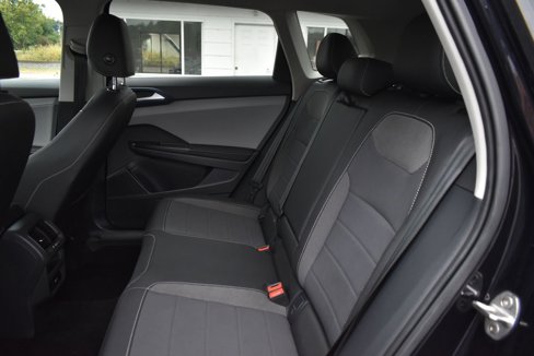 Used 2024 Volkswagen Taos SE image 17