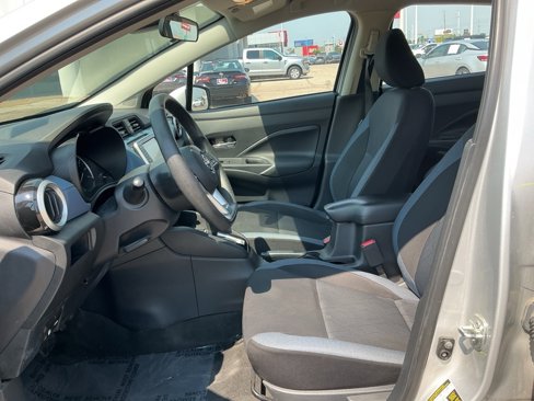 Used 2023 Nissan Versa SV image 17