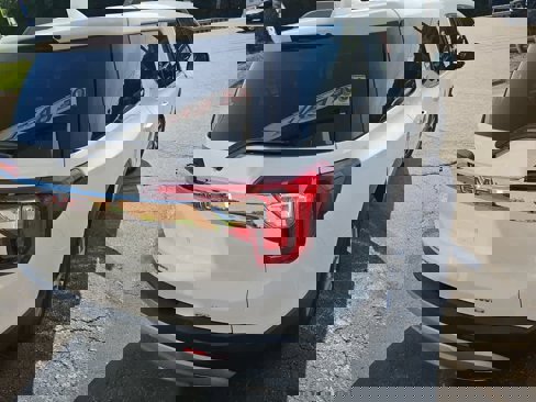 Used 2023 GMC Acadia SLT image 7
