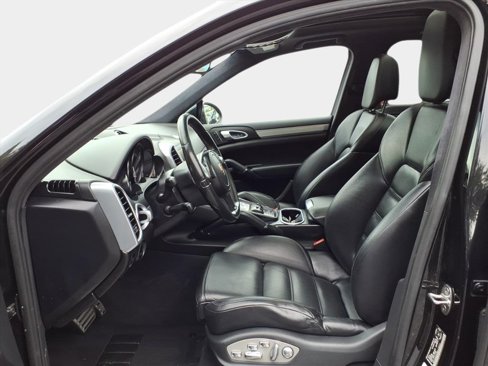 Used 2013 Porsche Cayenne GTS image 11