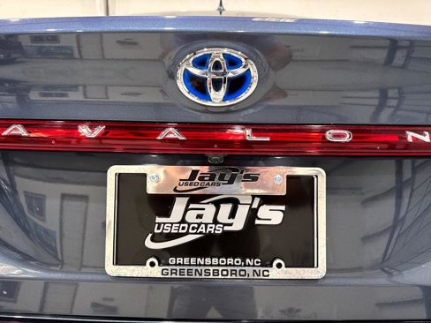 Used 2020 Toyota Avalon Limited image 76