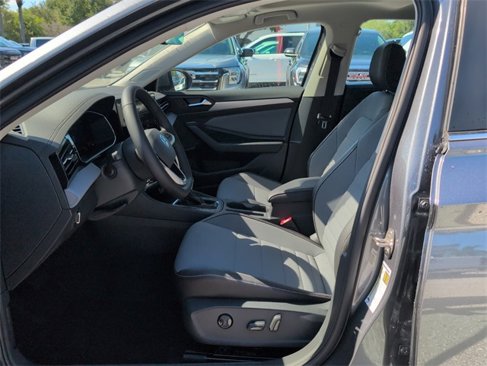 New 2025 Volkswagen Jetta SE image 5