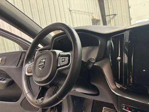 Used 2018 Volvo XC60 T6 R-Design w/ Convenience Package image 18