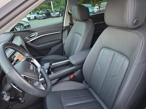 Used 2021 Audi e-tron Premium w/ Convenience Plus Package image 29