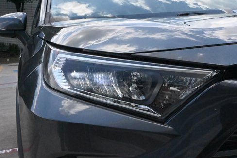 Used 2019 Toyota RAV4 Limited image 11