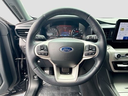 Used 2022 Ford Explorer XLT image 11