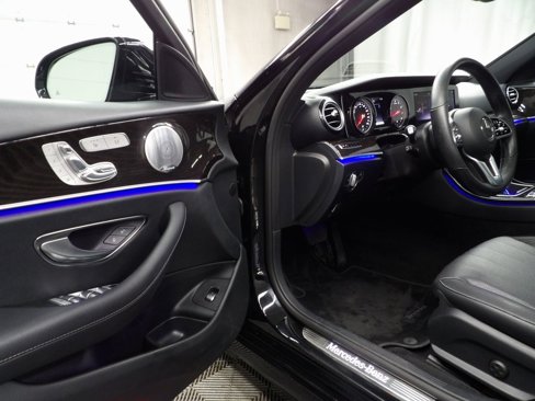 Used 2019 Mercedes-Benz E 300 4MATIC image 36