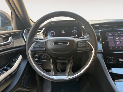 Used 2023 Jeep Grand Cherokee Altitude image 18