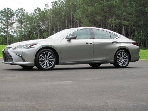 Used 2019 Lexus ES 350 w/ Premium Package image 4