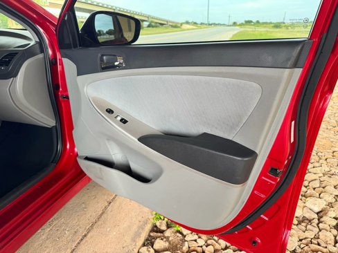 Used 2013 Hyundai Accent SE image 22