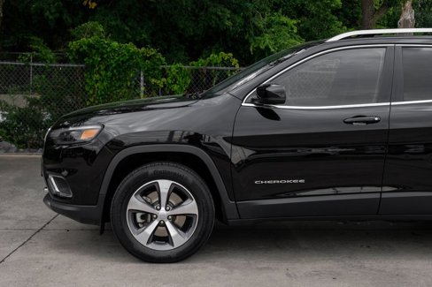 Used 2021 Jeep Cherokee Limited w/ Elite Package image 22