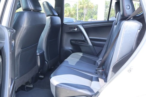 Used 2018 Toyota RAV4 SE image 9
