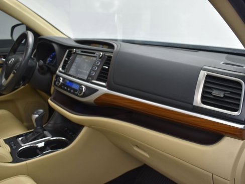 Used 2019 Toyota Highlander Limited image 26