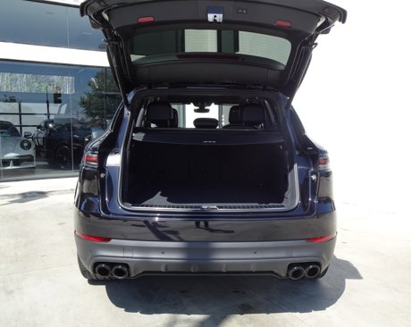 Used 2022 Porsche Cayenne Platinum Edition image 6