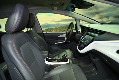 Used 2017 Chevrolet Bolt Premier w/ Driver Confidence II Package image 55
