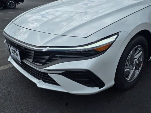 New 2025 Hyundai Elantra SE w/ Cargo Package image 10