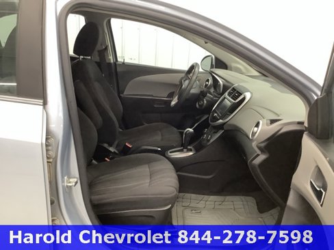 Used 2017 Chevrolet Sonic LT image 9