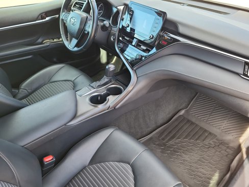 Used 2023 Toyota Camry SE image 15