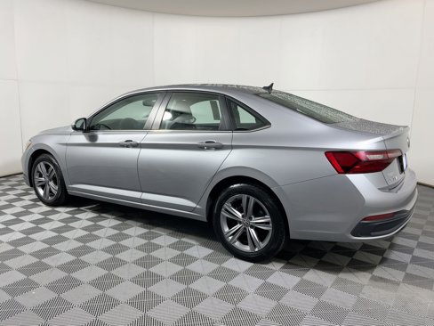 Used 2024 Volkswagen Jetta SE image 2