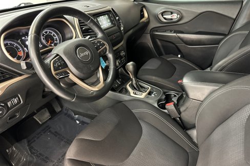Used 2015 Jeep Cherokee Latitude image 4