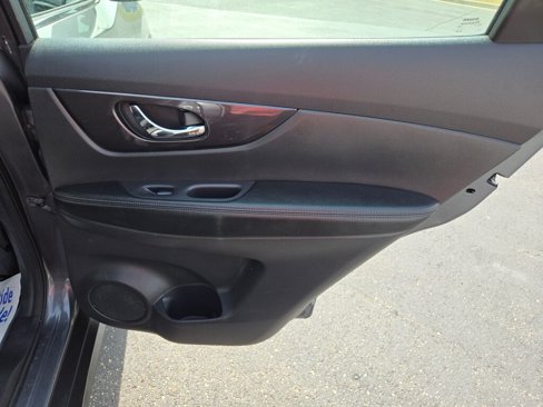 Used 2018 Nissan Rogue S image 9