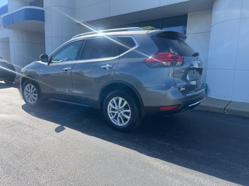 Used 2017 Nissan Rogue SV image 6