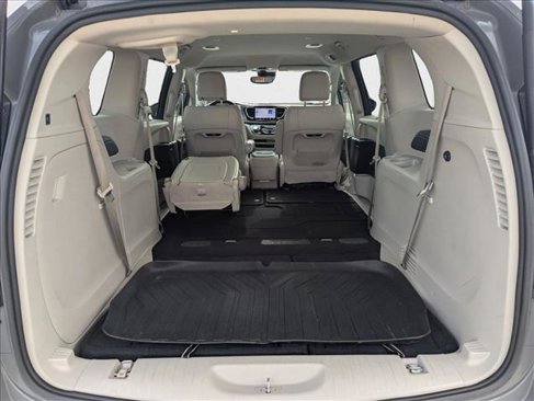 Used 2021 Chrysler Pacifica Touring-L image 17