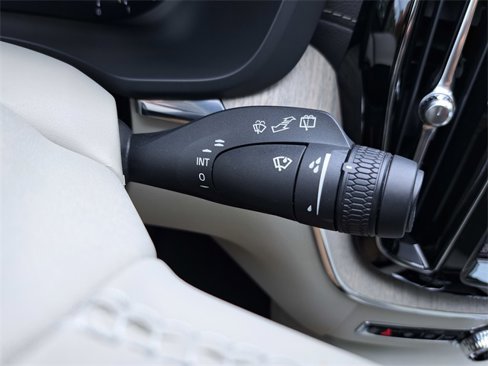 Used 2022 Volvo XC60 B5 Inscription w/ Climate Package image 19