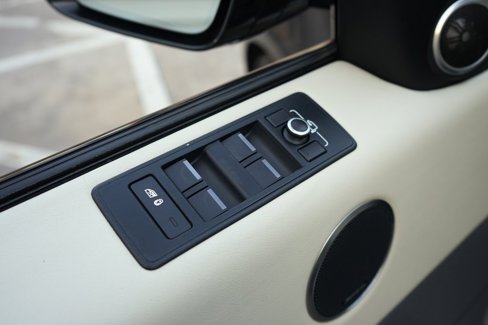 Used 2016 Land Rover Range Rover Sport HSE image 19